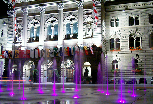 Het parlementsgebouw van Zwitserland staat in het centrum van Bern.