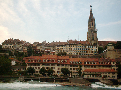 Het oude Bern vanaf het water gezien.