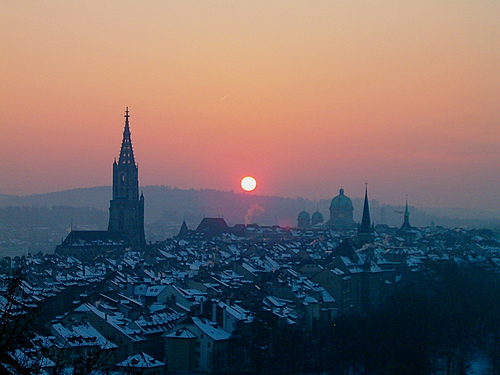 In de winter is Bern vaak bedenkt onder een dikke laag sneeuw.