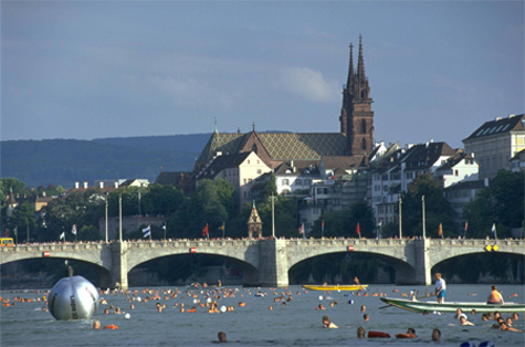 het Letzigrund stadion in Zurich heeft een capaciteit van 30.000 zitplaatsen en zal n van de vier Zwitserse voetbaltempels zijn voor het Euro 2008.