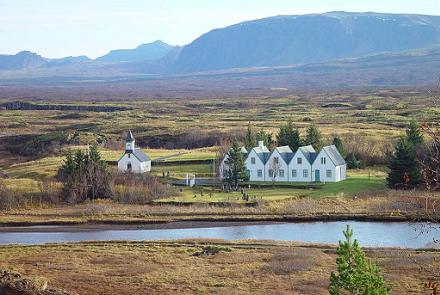 ingvellir (spreek uit ongeveer thingwetlir) is een van de vier nationale parken in IJsland. Het ligt ongeveer 50 km ten oosten van de hoofdstad Reykjavik en is een grote verzakking van de aarde. Thingvellir betekent 'dingvelden'. Ons woord geding is ermee verwant.