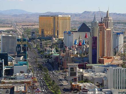De strip is de bijnaam van Las Vegas Boulevard, de straat waar alle bekende hotels en casino's aan liggen.