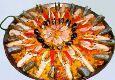 Klassieke paella is een heerlijk spaans recept met o.a. kip, mosselen en garnalen.