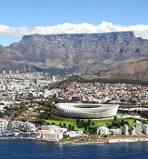 Het Green Point stadion van Kaapstad is uniek gelegen tussen de Tafelberg en Robben Eiland.
