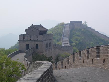De Chinese Muur bij Badaling, China, mei 2008