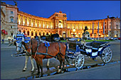 Het hart van Wenen is de Hofburg, waarin vroeger het keizerlijke hof gevestigd was.