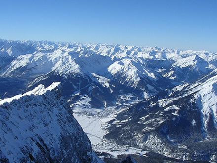 Het uitzicht richting Lermoos vanaf de Zugspitze, Oostenrijk