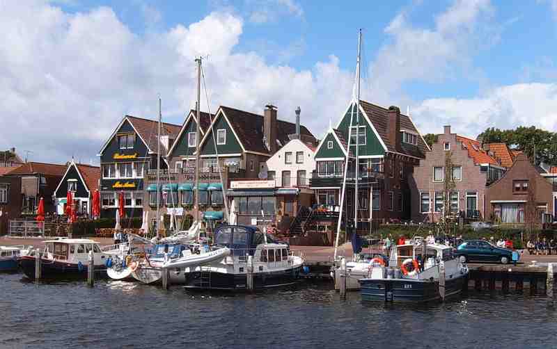 Op Texel, Vlieland, en Terschelling leeft de natuur volop en vindt u rust, ruimte, duinen, brede stranden en kilometers lange uitzichten over zee.