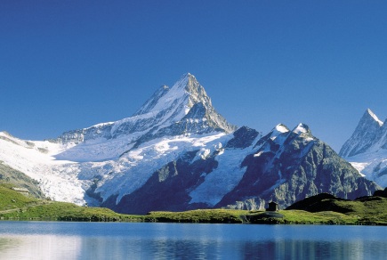 Zwitserland is een land in Midden-Europa waar u zowel van een geweldige wintersport-, zomervakantie als stedenreis geniet.
