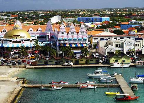 Centraal op Aruba ligt Oranjestad, de schilderachtige, gezellige hoofdstad van Aruba