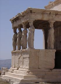 Vanaf de Akropolis heb je een prachtig uitzicht over de stad, de oude Agora en de kerk Agii Apostoli.