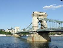 De Kettingbrug, een grote brug over de Donau, de eerste vaste verbinding tussen Pest en Boeda