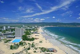 De combinatie van een heerlijke temperatuur, nieuwe hotels en appartementen, een 8 kilometer lang zandstrand, tientallen cafe's, discotheken en nachtclubs maken Sunny Beach de zomerbestemming voor jongeren!