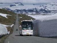 Buspendelvakanties naar de wintersport met een comfortabele Royal Class nachtpendel. Zo kom je 's morgens enigszins uitgerust aan op de plek van bestemming.