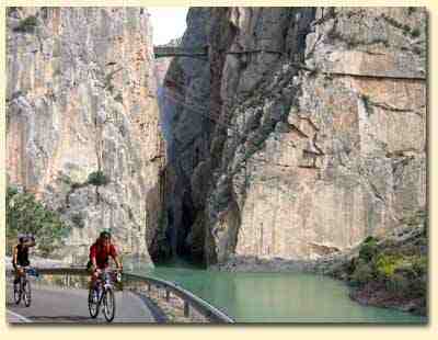 Fietsen in Spanje betekent fietsen langs de Costa Blancas, in Valencia, rond Barcelona en Zuid-Catalonië.