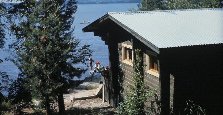 Een typisch Fins zomerhuis aan een van de vele meren