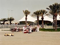 Ook de lokale bevolking komt naar het Circuit van Sakhir in Manamah kijken, Grand Prix van Bahrein 2005
