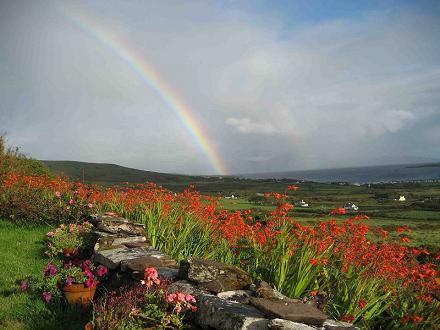 West-Ierland, een regenboog bij Dingle Bay
