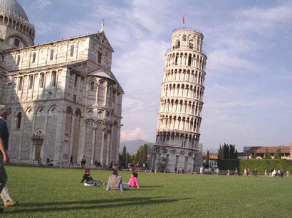Andere bekende stad in de Toscane, wat meer naar de kust, is het pittoreske Pisa. Hier staat de bekende scheve toren van Pisa, maar daarnaast ook talloze andere cultuurhistorische bezienswaardigheden.