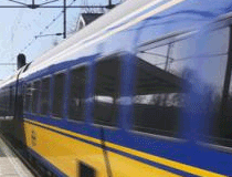 Het openbaar vervoer is in Nederland uitstekend geregeld, doordat de treinen van en naar grote plaatsen gaan en de bussen je naar de kleinere dorpen brengen