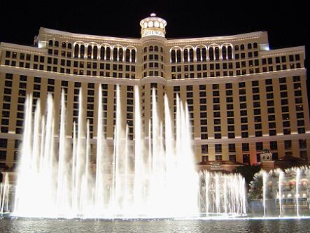 Het Bellagio Hotel & Casino is geopend in 1998, de totale bouwkosten bedroeven ongeveer 1,6 miljard dollar en was daarmee het duurste hotel van de wereld.