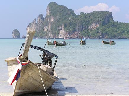 Het bekendste eiland van Thailand is zonder twijfel Phuket. Het is Thailands grootste eiland, erg levendig en drukbezocht.