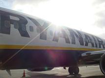 Ryanair biedt goedkope vluchten aan naar meer dan 145 bestemmingen in heel Europa - van Brussel naar Girona, Spanje 27 maart 2009.