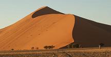 Dit gebied heeft de hoogste zandduinen ter wereld, tot wel 300 meter.